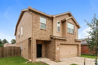 12074 Fairquarter Ln in Pinehurst, TX - Building Photo - Building Photo