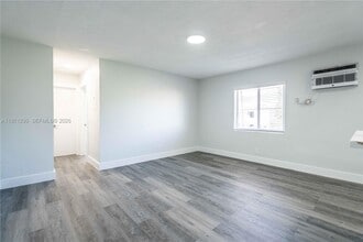 6650 Miller Dr in Miami, FL - Building Photo - Building Photo