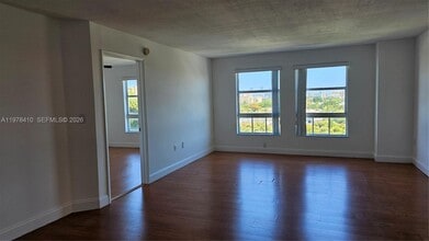2351 Douglas Rd, Unit 801 in Miami, FL - Foto de edificio - Building Photo