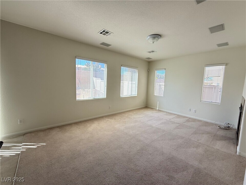 2291 Autumn Fire Ct in Las Vegas, NV - Foto de edificio