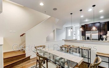 18 S Regester St in Baltimore, MD - Foto de edificio - Building Photo
