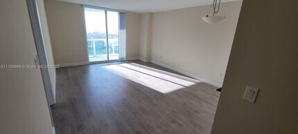 1800 N Bayshore Dr, Unit 2704 in Miami, FL - Building Photo - Building Photo