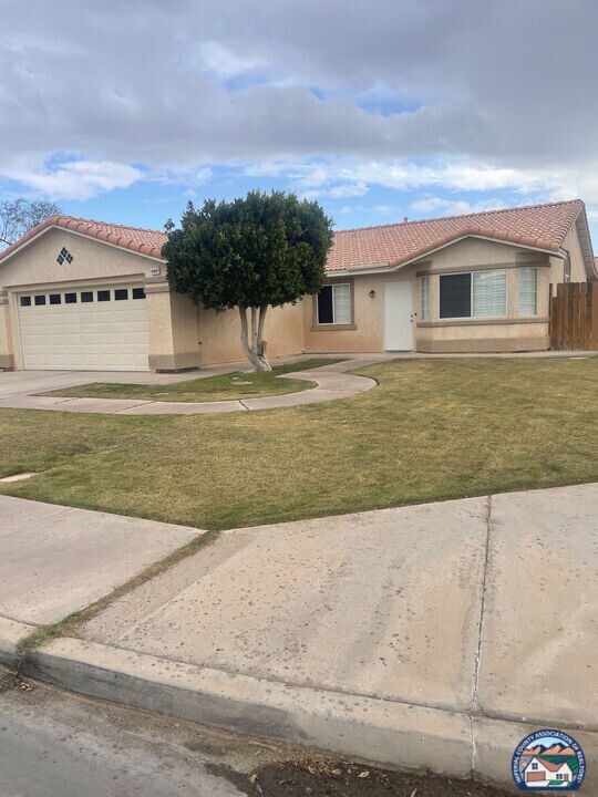 680 Sequoia St in Imperial, CA - Building Photo
