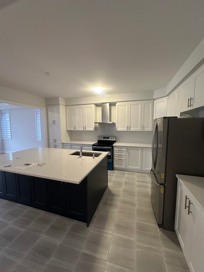 property at 904 Knights Ln