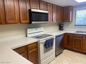 4160 Steamboat Bend E in Ft. Myers, FL - Foto de edificio - Building Photo