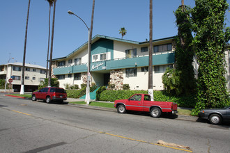 400 S Mariposa Ave in Los Angeles, CA - Building Photo - Building Photo