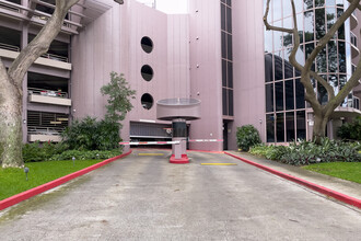 One Waterfront Towers in Honolulu, HI - Building Photo - Building Photo