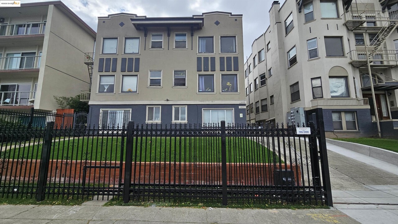 1400 Lakeshore Ave in Oakland, CA - Building Photo