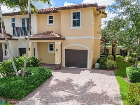 6974 Long Pine Cir in Coconut Creek, FL - Building Photo