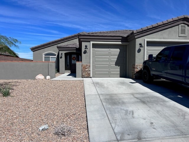 2677 Kingman Dr in Bullhead City, AZ - Building Photo