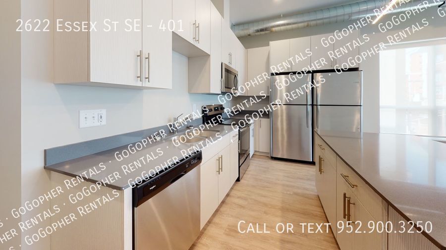 2622 Essex St SE-Unit -401 in Minneapolis, MN - Building Photo