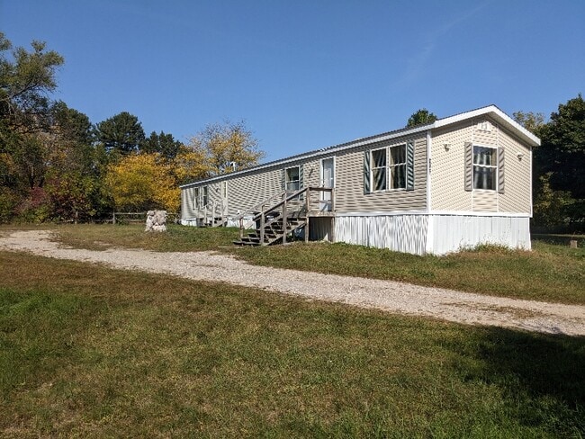 8465 Old State Hwy 72 in Williamsburg, MI - Building Photo - Building Photo