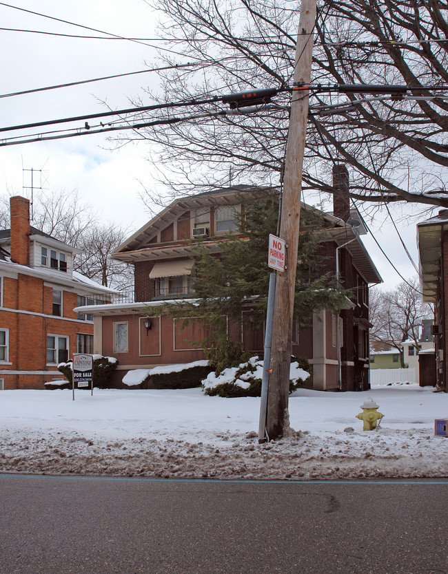 92 N Portage Path in Akron, OH - Building Photo - Building Photo