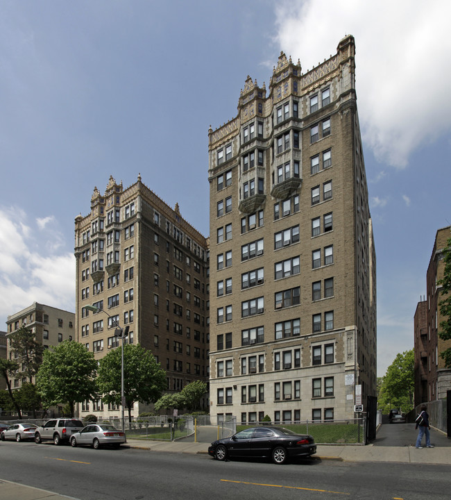 Corinthian Towers in East Orange, NJ - Foto de edificio - Building Photo