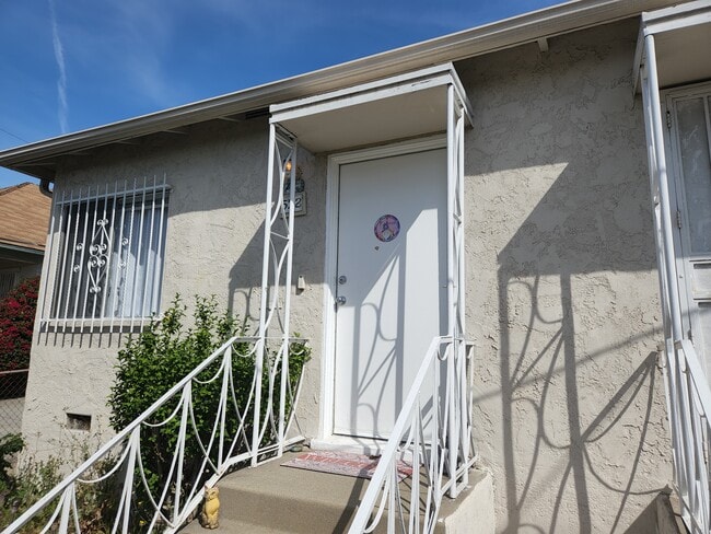 572 W 1st St, Unit 572, Unit 572