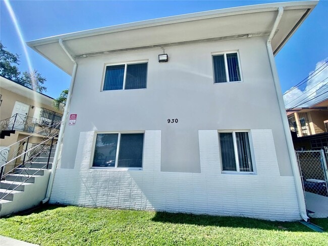 930 SW 7th Ave, Unit 3