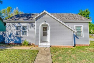 302 S Flood Ave in Norman, OK - Building Photo