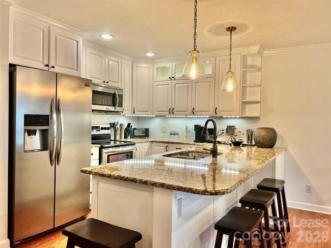 property at 1323 Queens Rd