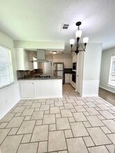 8107 Durklyn Ln in Houston, TX - Building Photo - Building Photo