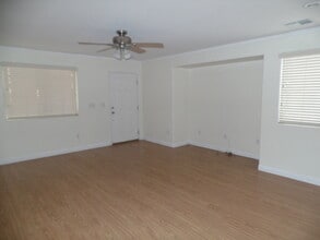 8233 Amphora St in Las Vegas, NV - Building Photo - Building Photo