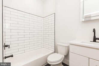 212 Catharine St in Philadelphia, PA - Building Photo - Building Photo