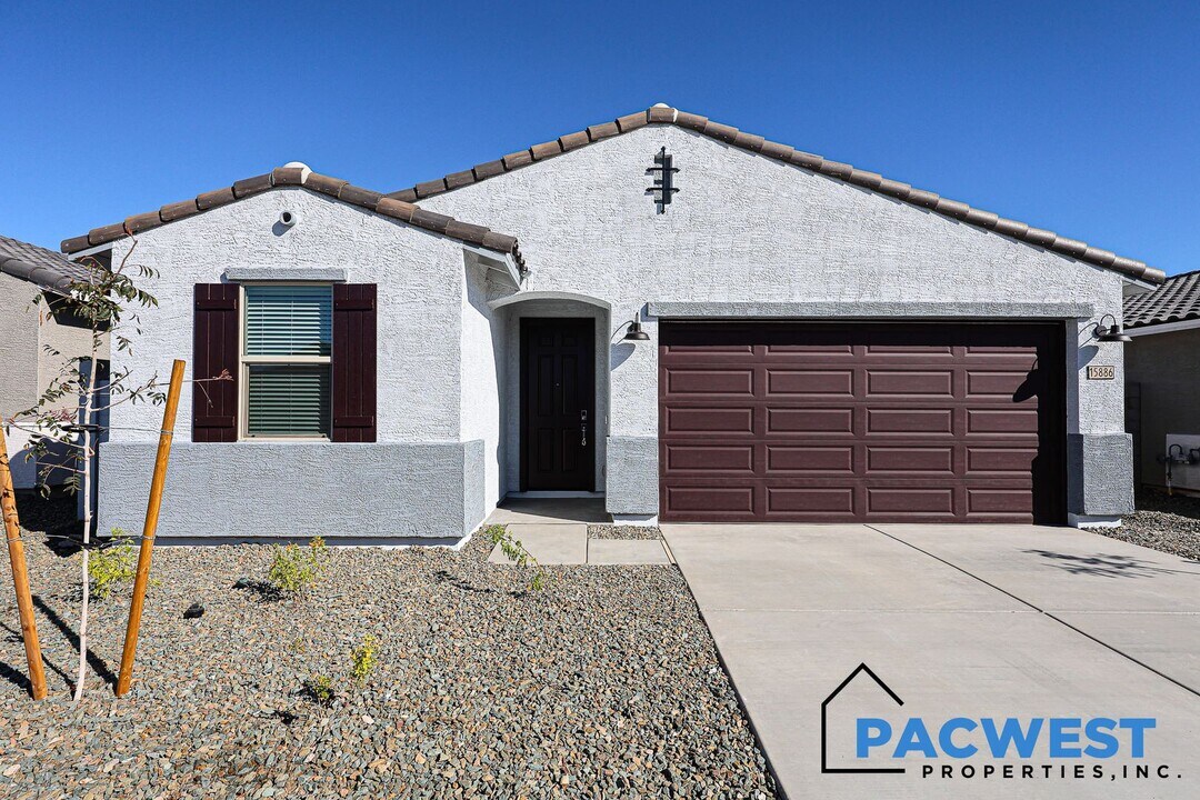 17634 W Port Royale Ln in Surprise, AZ - Building Photo