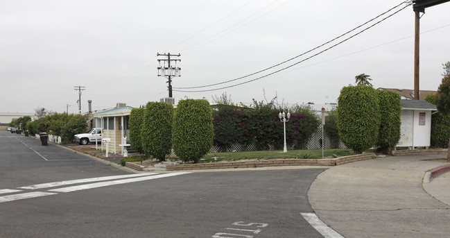 Del Este in Anaheim, CA - Foto de edificio - Building Photo