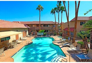 Reno Villas in Las Vegas, NV - Building Photo - Building Photo