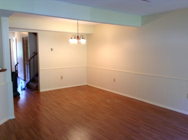 38 Whispering Pines Rd in Gansevoort, NY - Foto de edificio - Building Photo