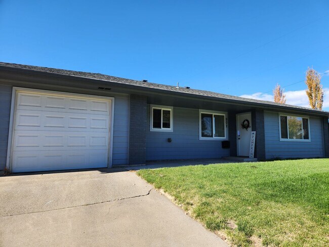 S. 40th in Yakima, WA - Building Photo - Building Photo