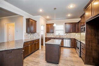 1104 Taylor Ln in Pea Ridge, AR - Foto de edificio - Building Photo
