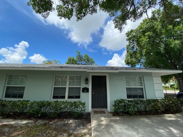 705 New York St, Unit East in West Palm Beach, FL - Foto de edificio