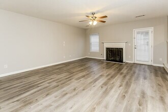 6938 Foxmoor Way in Douglasville, GA - Foto de edificio - Building Photo