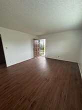 220 Pollasky Ave in Clovis, CA - Building Photo - Building Photo