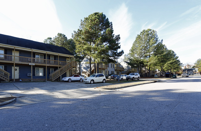 Jamestown on the Creek Apartments in Raleigh, NC - Building Photo - Building Photo