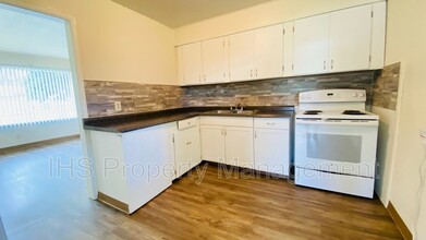 223 E 15th Ave in Kennewick, WA - Building Photo - Building Photo