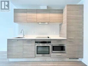3-303 Gloucester St in Toronto, ON - Building Photo - Building Photo