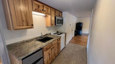 14 Garrison Ln in Madbury, NH - Building Photo - Building Photo
