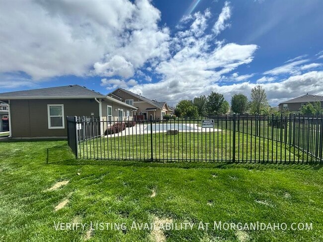9221 W Brogan Dr in Boise, ID - Building Photo - Building Photo