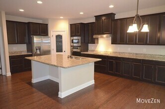 109 Highland Mist Cir in Apex, NC - Building Photo - Building Photo