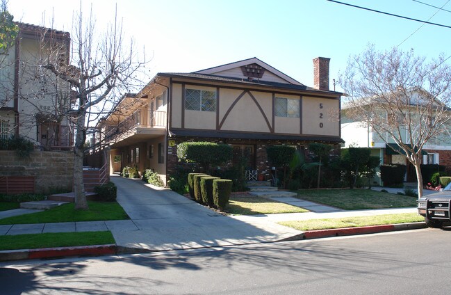 520 E Maple St in Glendale, CA - Foto de edificio - Building Photo