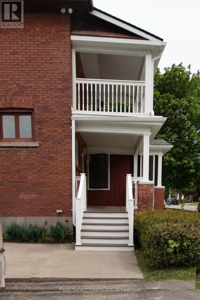 286 Tracy St in St Marys, ON - Building Photo - Building Photo