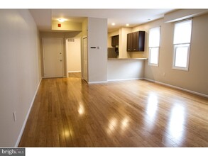 445 Fairmount Ave-Unit -B in Philadelphia, PA - Building Photo - Building Photo