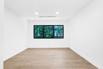 10618 NE 11th Ave in Miami Shores, FL - Building Photo - Building Photo