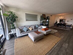 2625 Collins Ave in Miami, FL - Building Photo - Building Photo