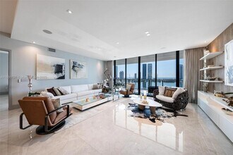 5500 Island Estates Dr in Aventura, FL - Building Photo - Building Photo