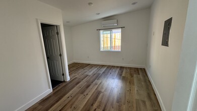 18619 Vincennes St in Northridge, CA - Building Photo - Building Photo