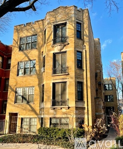 1352 W Carmen Ave, Unit 1S in Chicago, IL - Building Photo