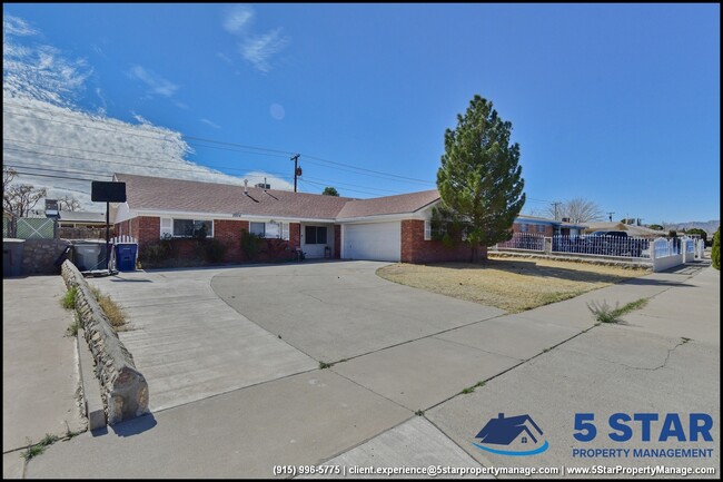 9954 Lockerbie Ave in El Paso, TX - Building Photo - Building Photo