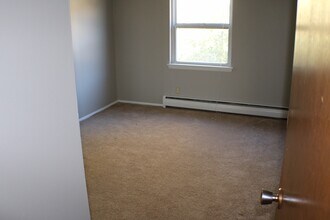 12105 W Bluemound Rd in Wauwatosa, WI - Building Photo - Building Photo